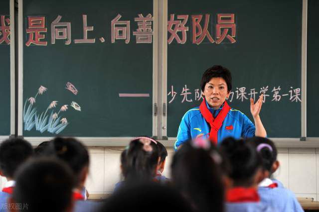 这是这座城市的大问题，但你会看到人们在尽力解决这个问题，我从小就觉得自己有责任回馈社区和城市，因为这座城市的很多人在我成长过程中为我做了很多，他们对我来说非常重要，我不会因为担任副队长或者其他角色而改变对这类事情的态度。